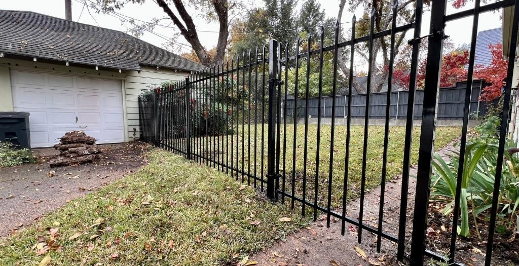 Steel Front Yard Fencing
