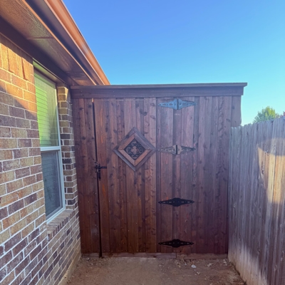 8' Pre-stained Cedar Board on Board with Top Cap & Trim gate