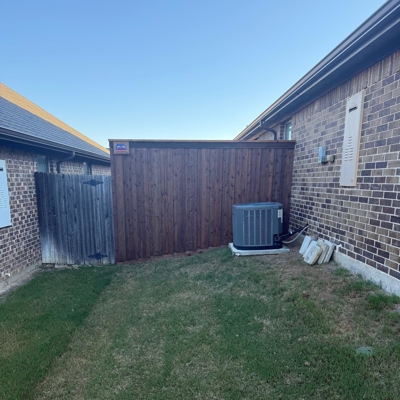 8' Pre-stained Cedar Board on Board with Top Cap & Trim