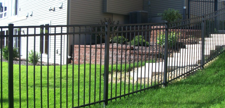 Black Aluminum - 4' Three Rail Flat Top with Flush Bottom