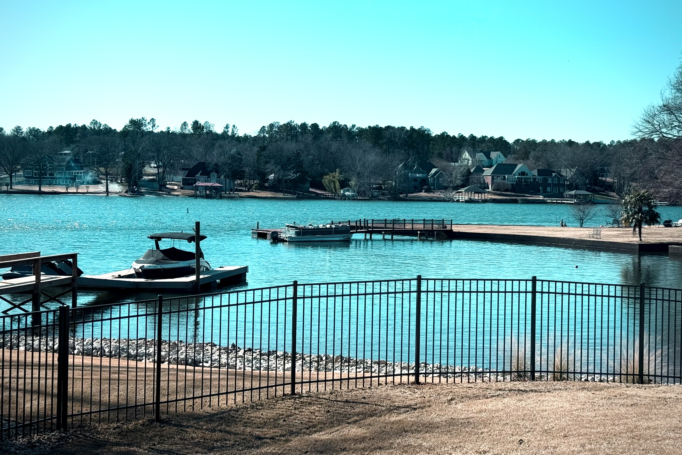 Black Aluminum - 4.5' Three Rail Flat Top - Lake View