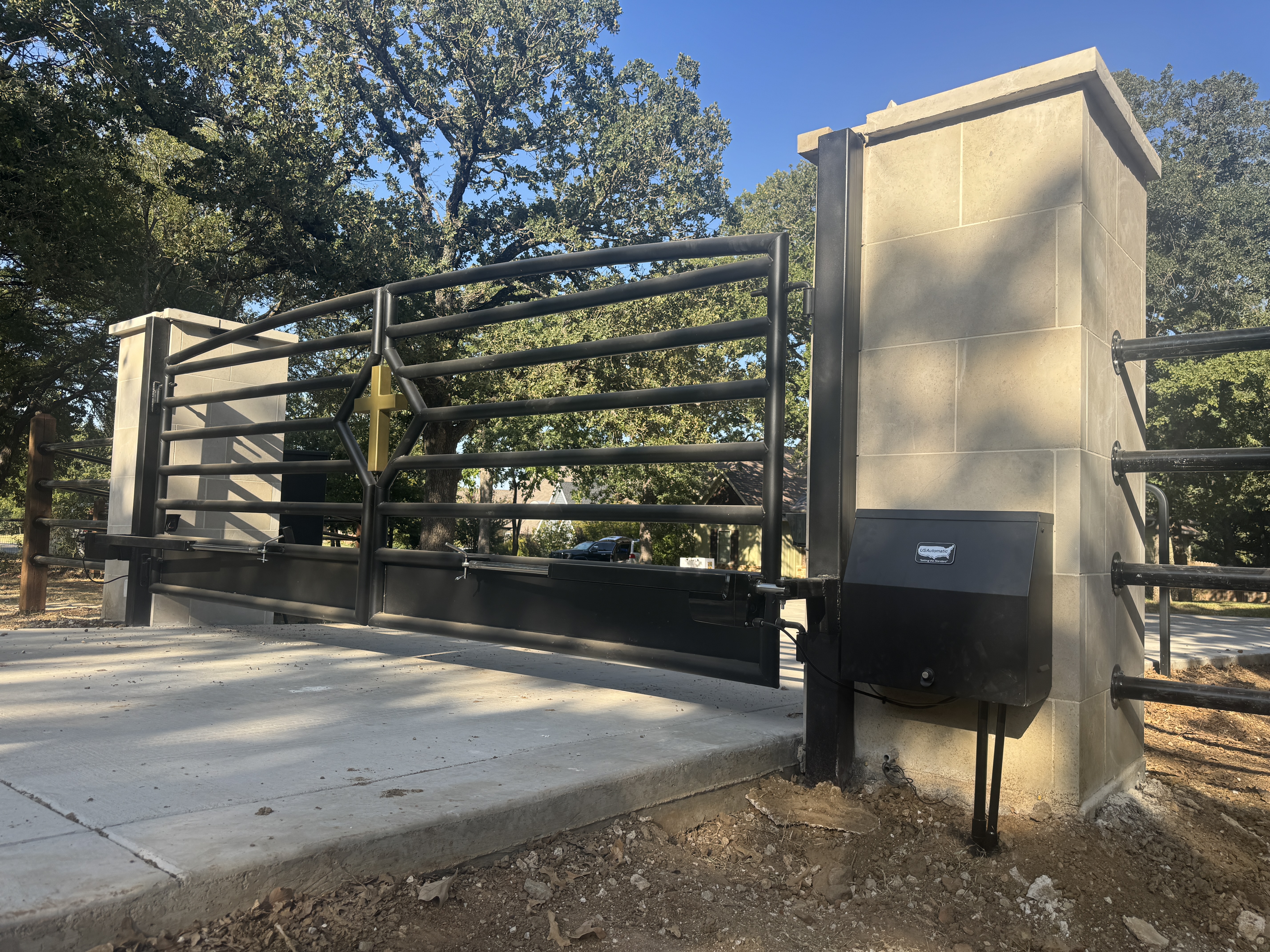 Argyle - 14' wide double gate with USAutomatic Gate Operator