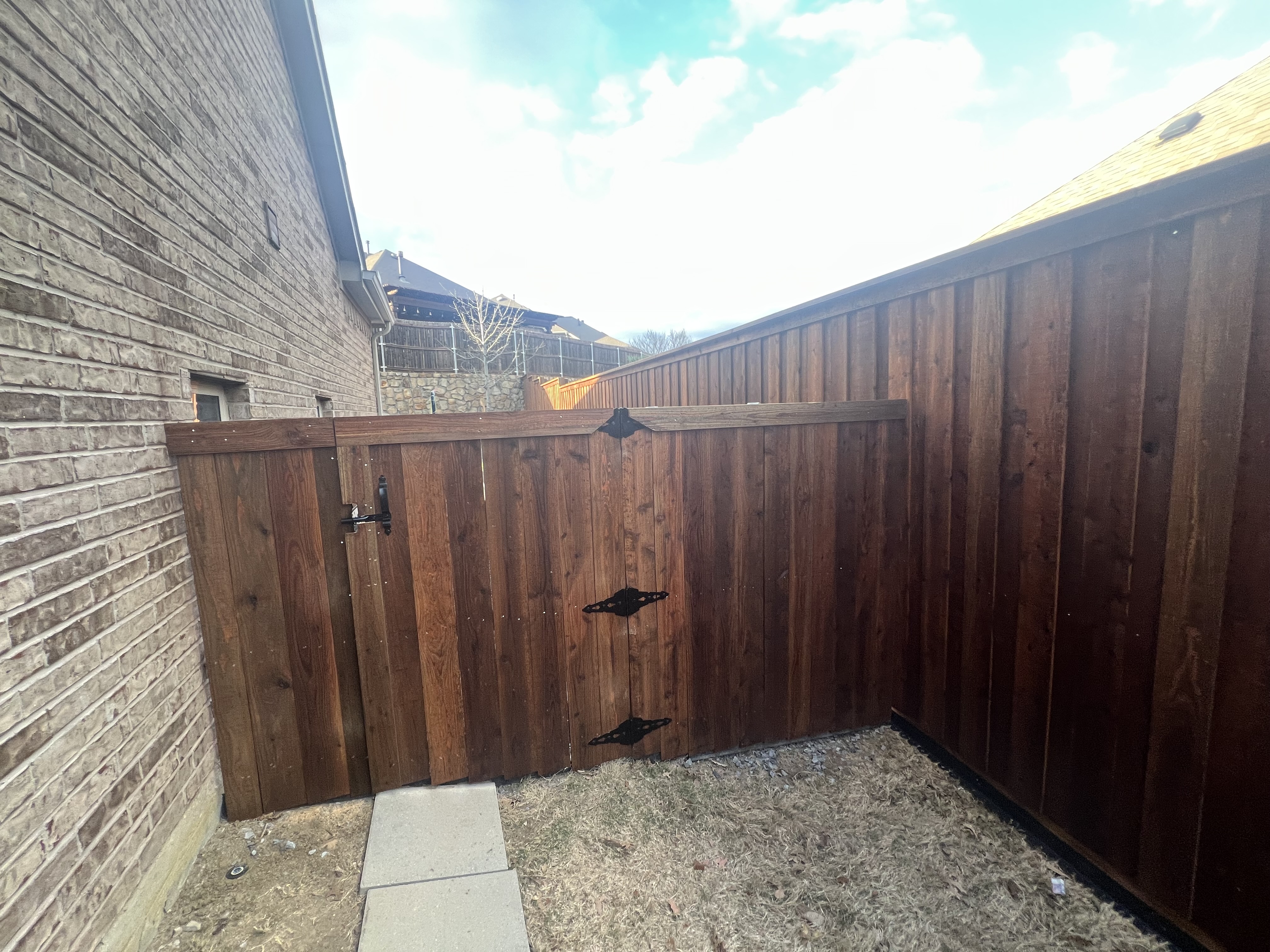 8 Feet BOB fence with cap and trim and 6' high front wing with trim only