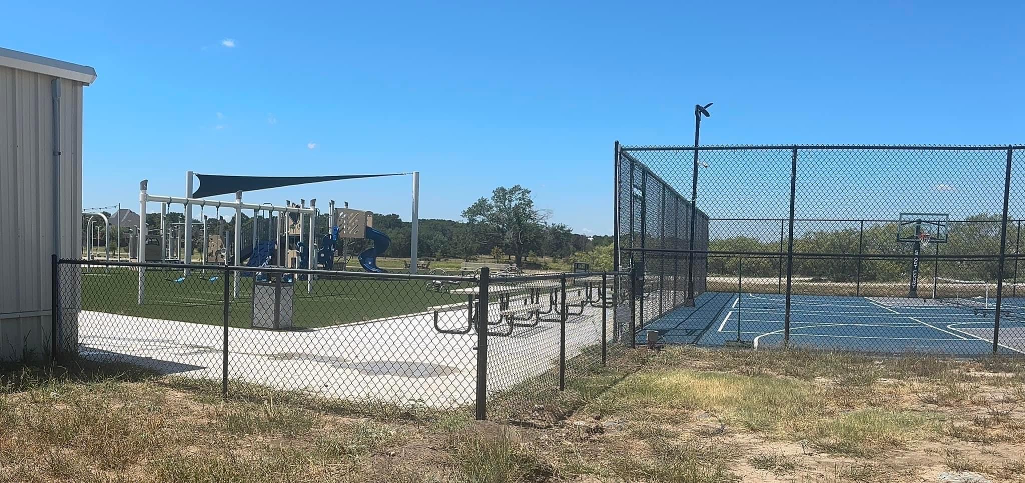 Argyle - 4' black chain link for church