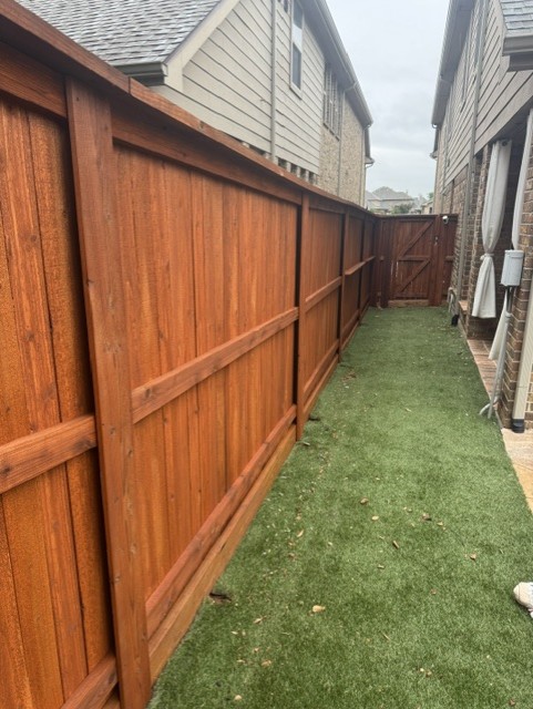 PostMaster+ posts installed on a 6' privacy fence with cap and trim in Lantana