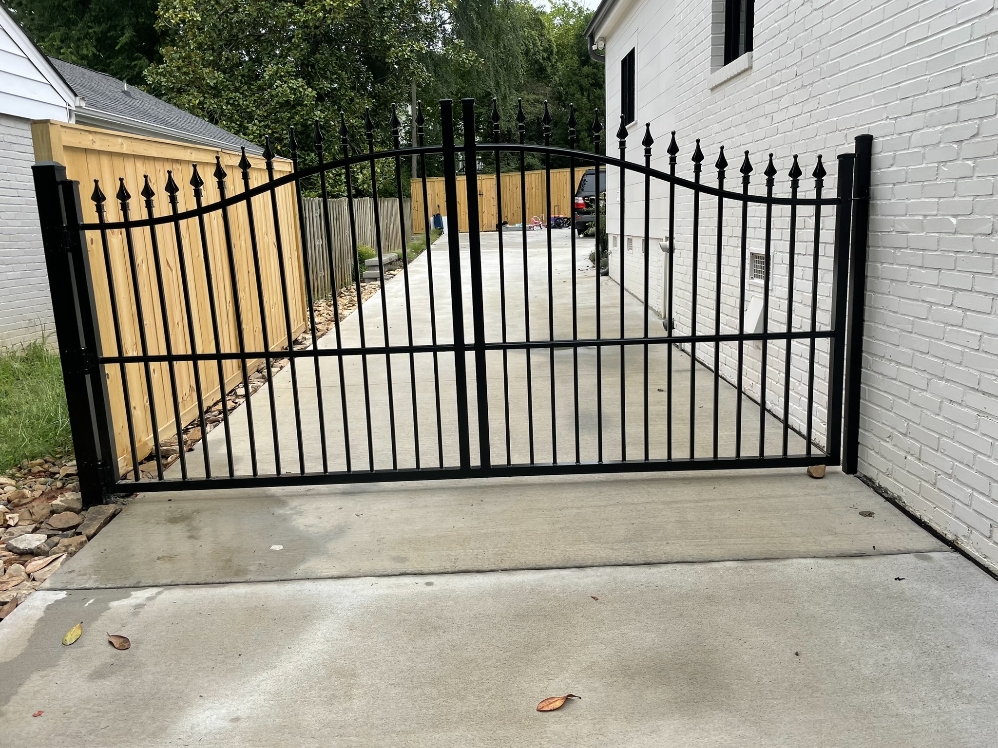 Aluminum - Curved Top Double Drive with Finial