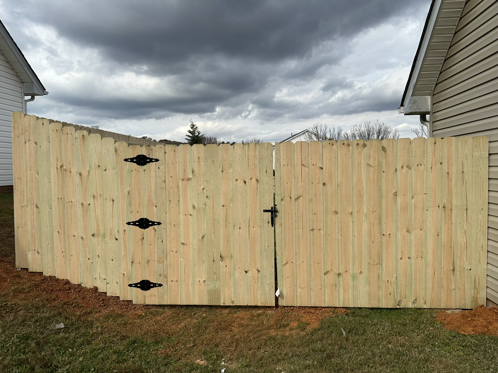Pine Privacy - 5' Single Gate (on Grade)