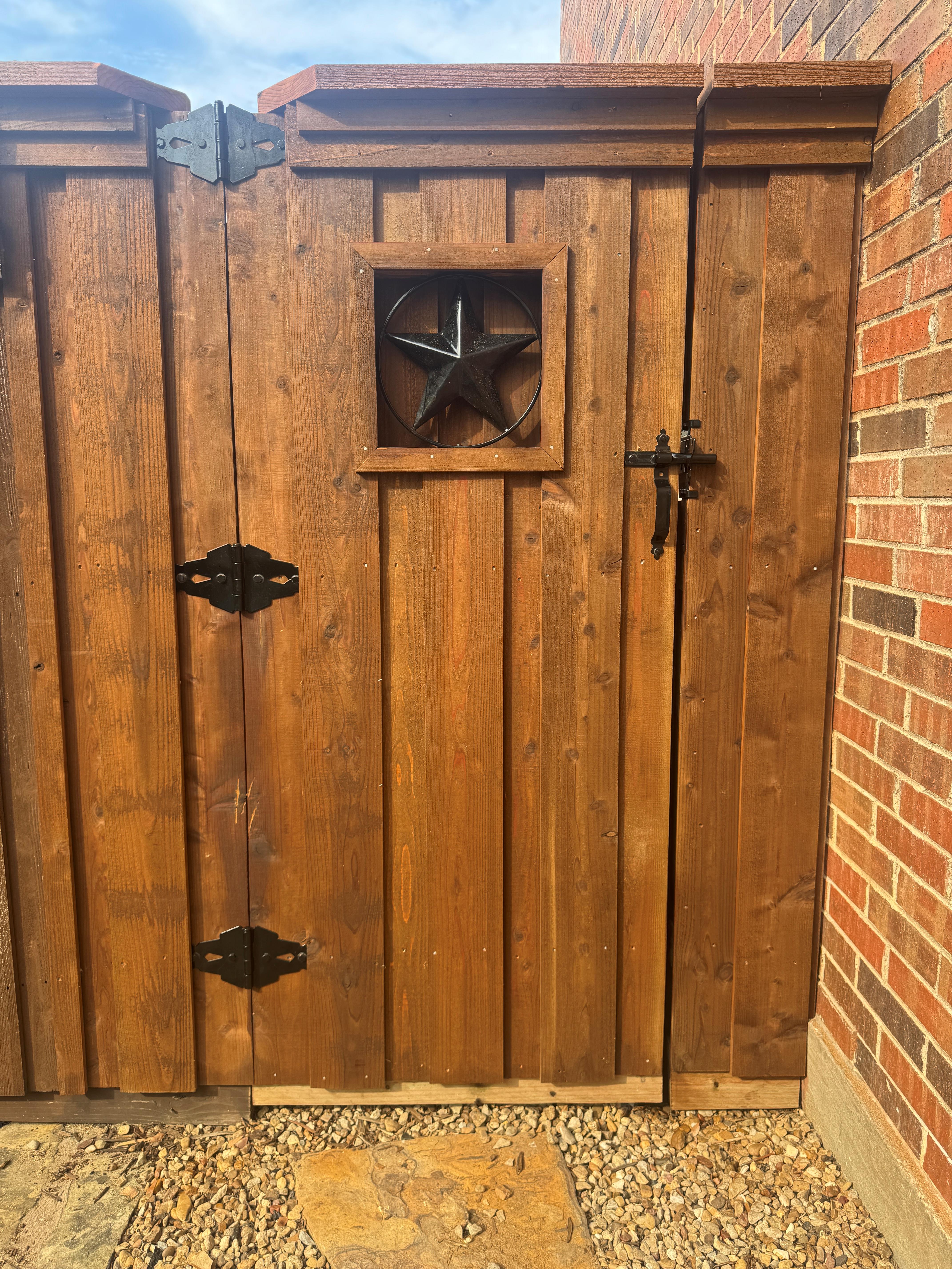 Flower Mound - 6' cedar gate with custom Texas Star insert
