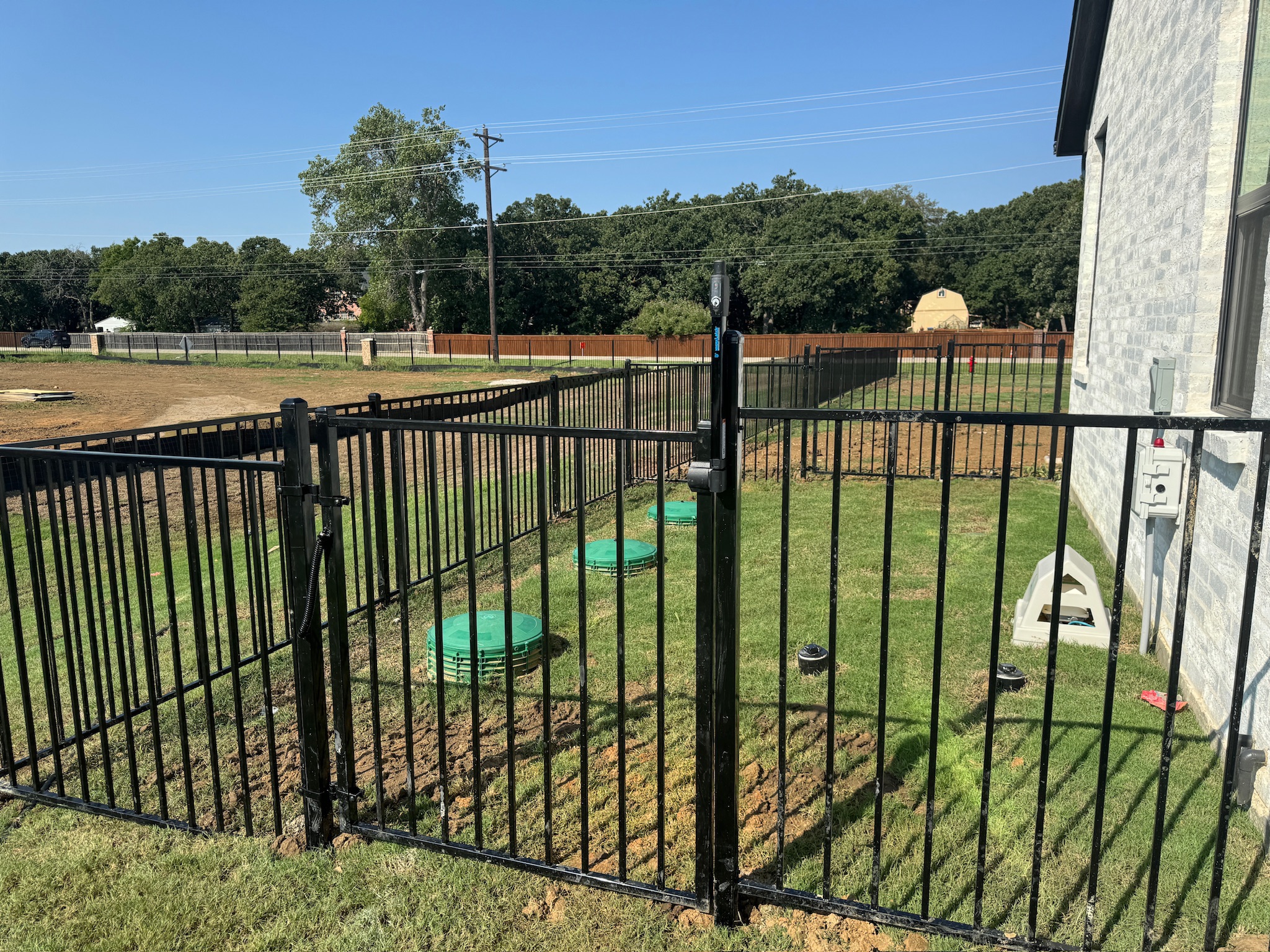 Copper Canyon - 4' high flat top/flat bottom fence with self closing gate