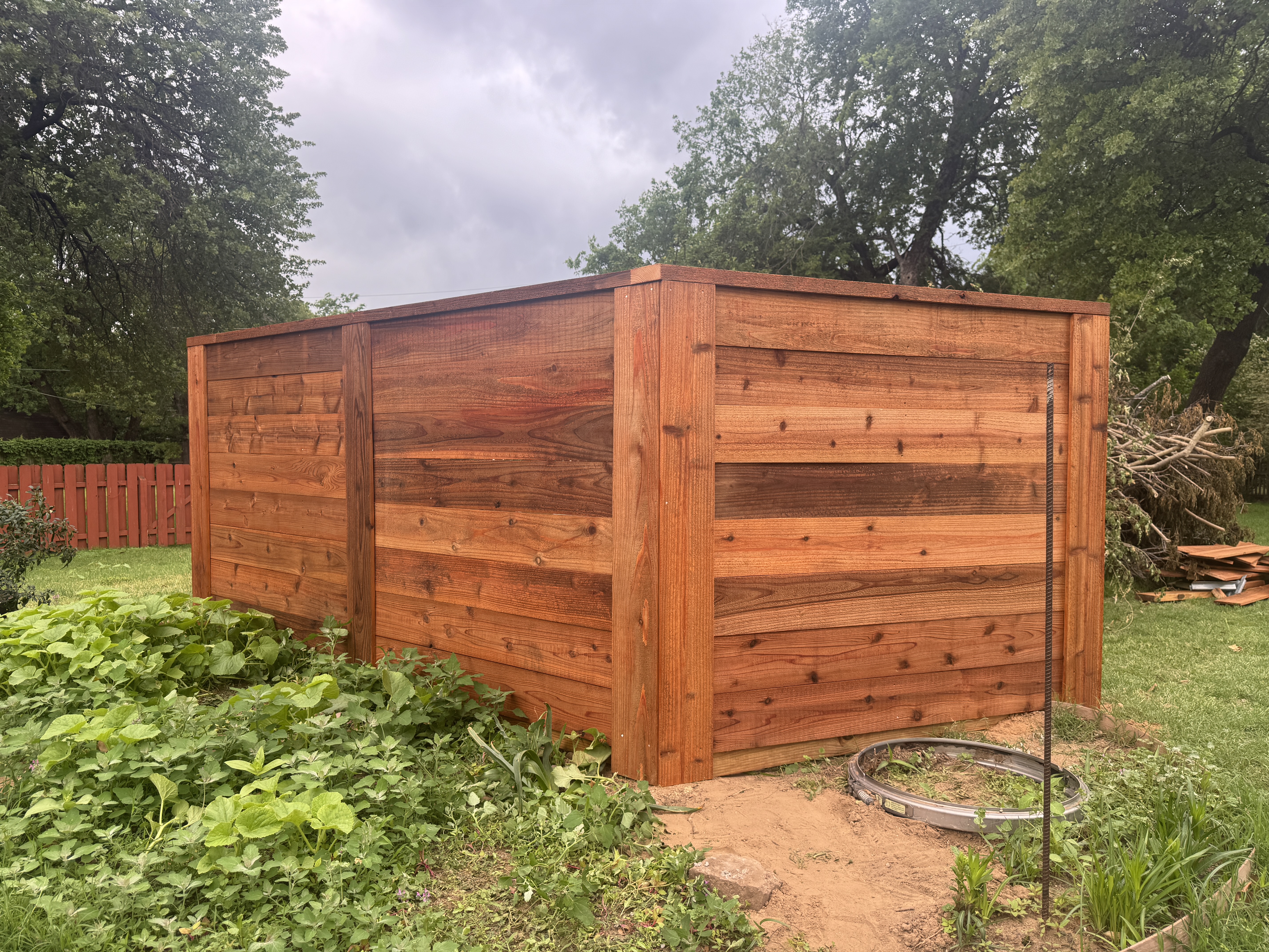 Double Oak - 4' cedar horizontal screen with PostMaster+ posts.