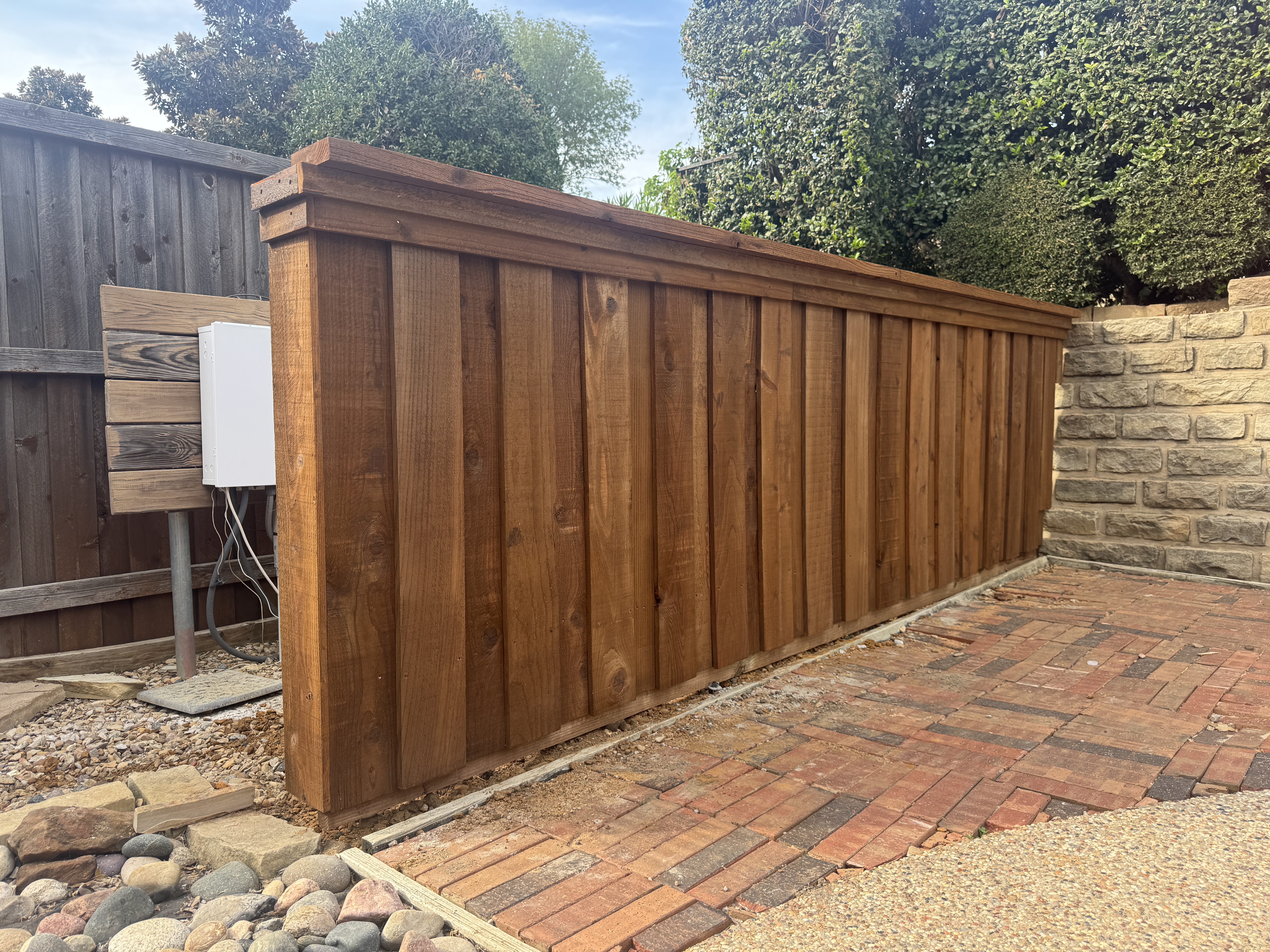 Flower Mound - 4' cedar board on board screen with cap and double trim