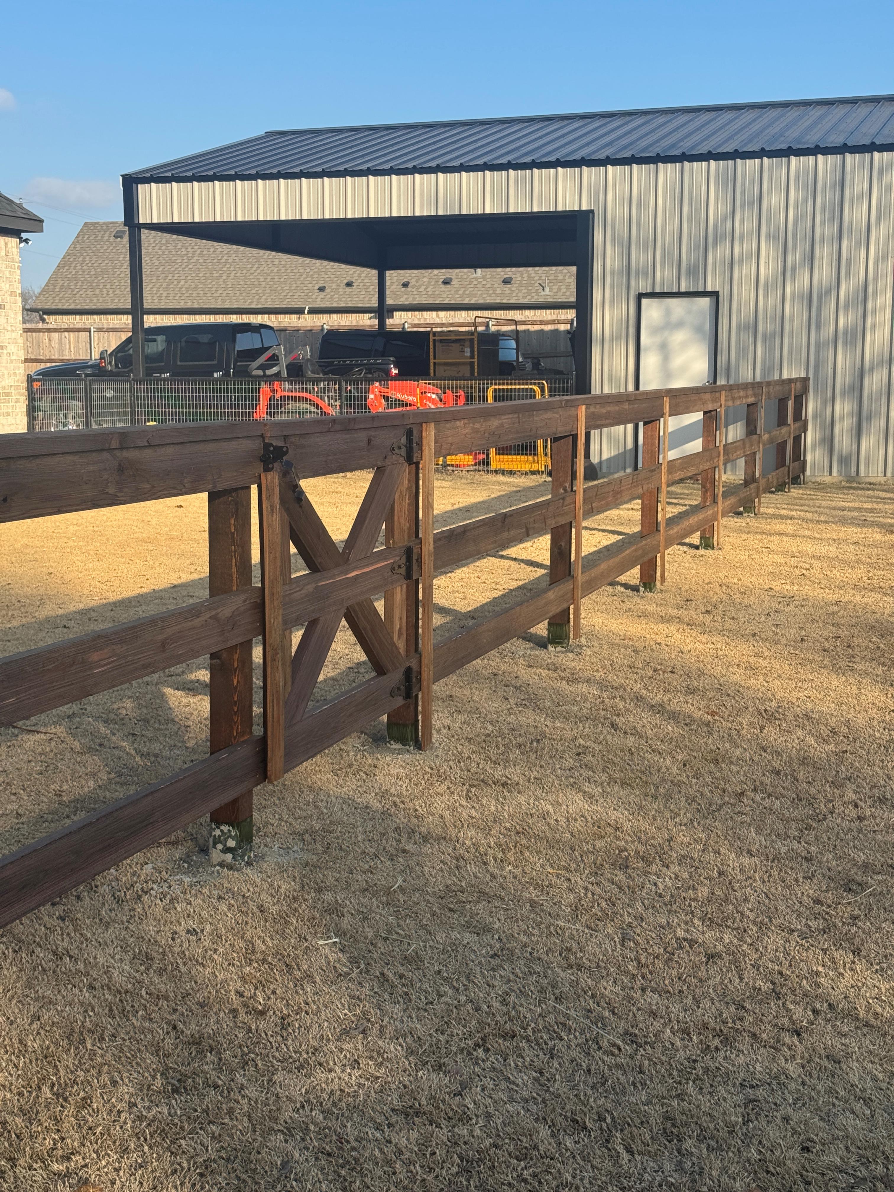 Sanger - 4' high 3 rail ranch fence with top cap