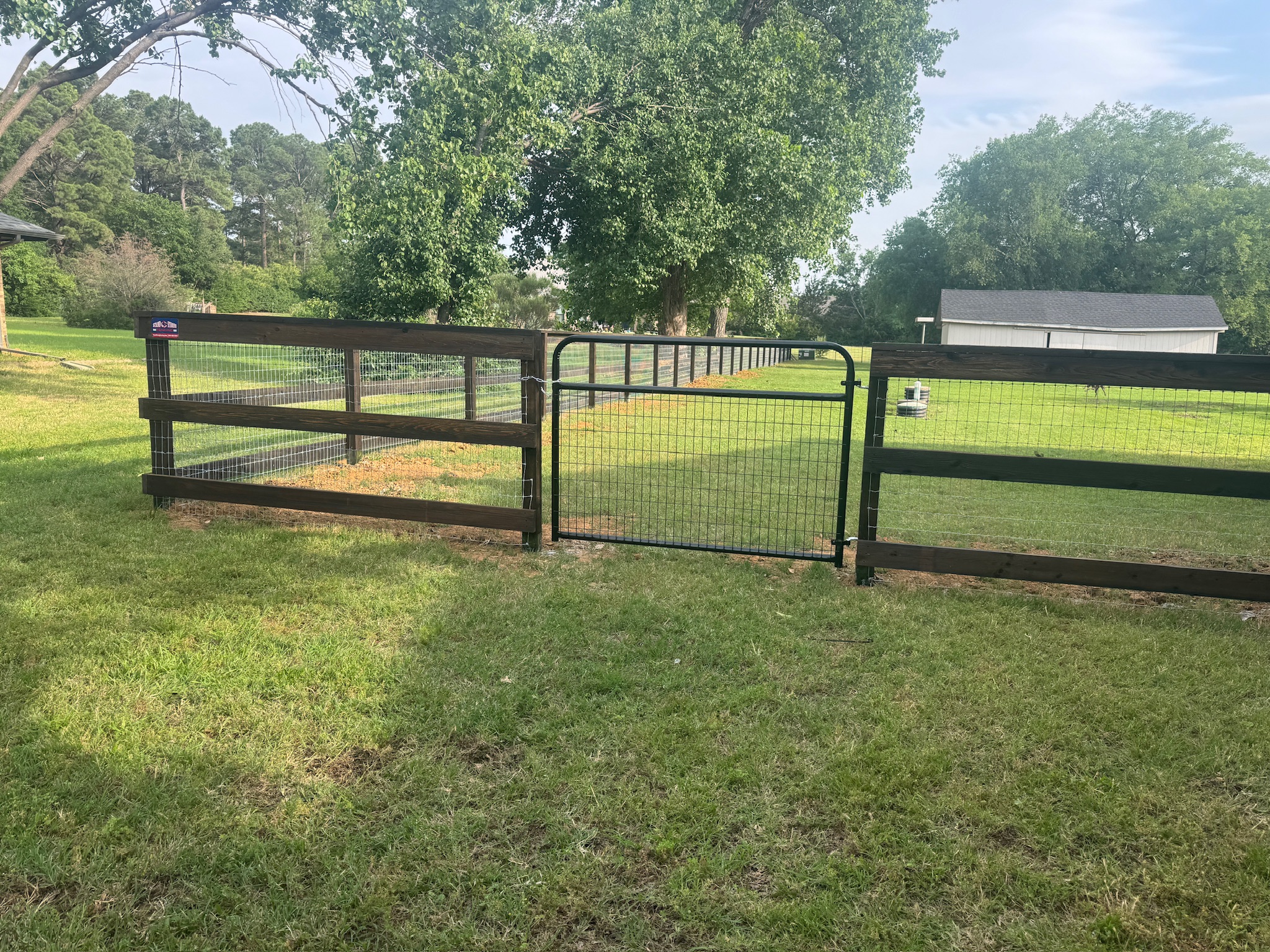 Double Oak - 4' cedar 3 rail with top cap and mesh, custom Walnut stain