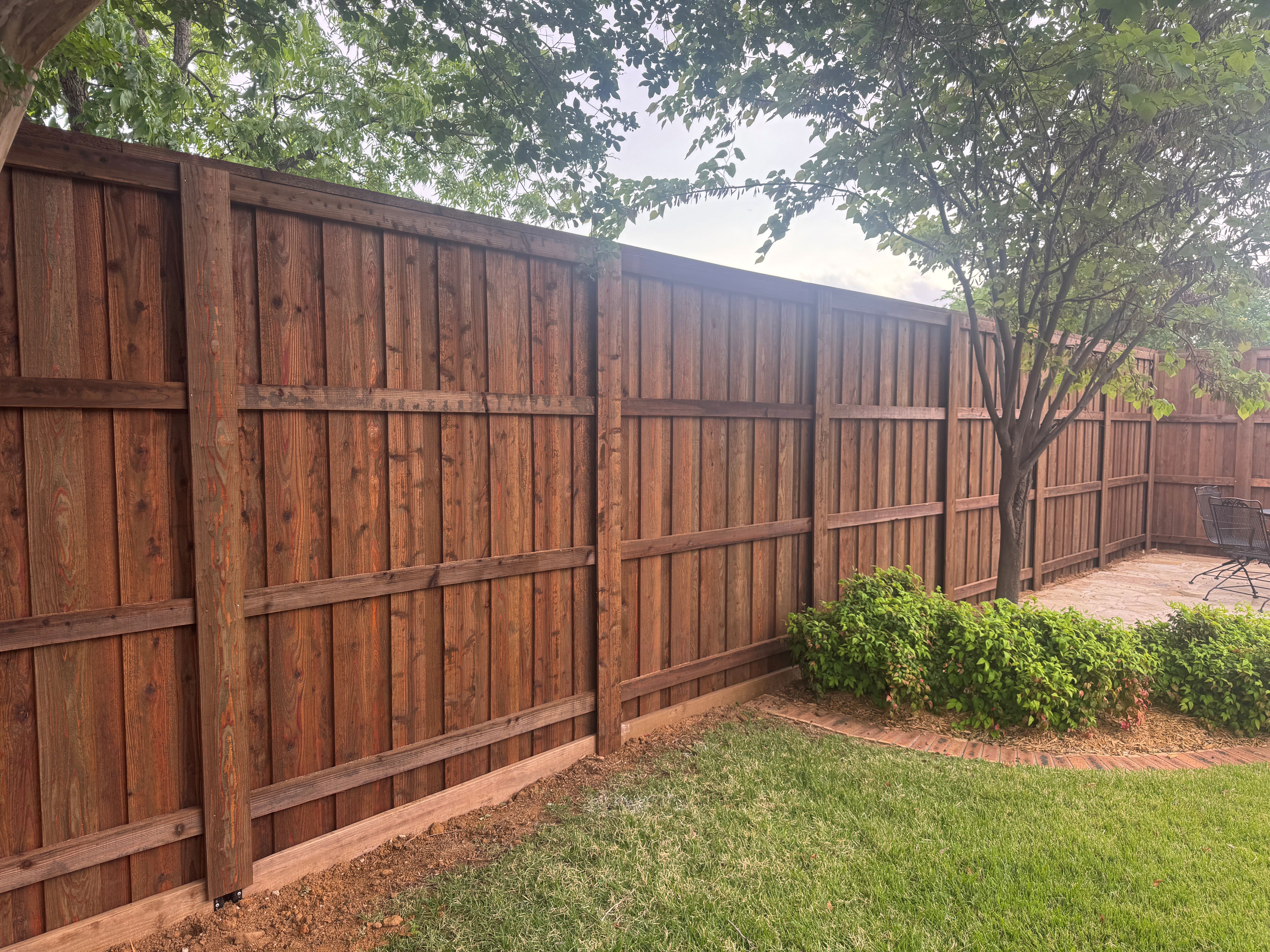Lake Dallas - 8' cedar board on board with cap and trim, using PostMaster+ posts