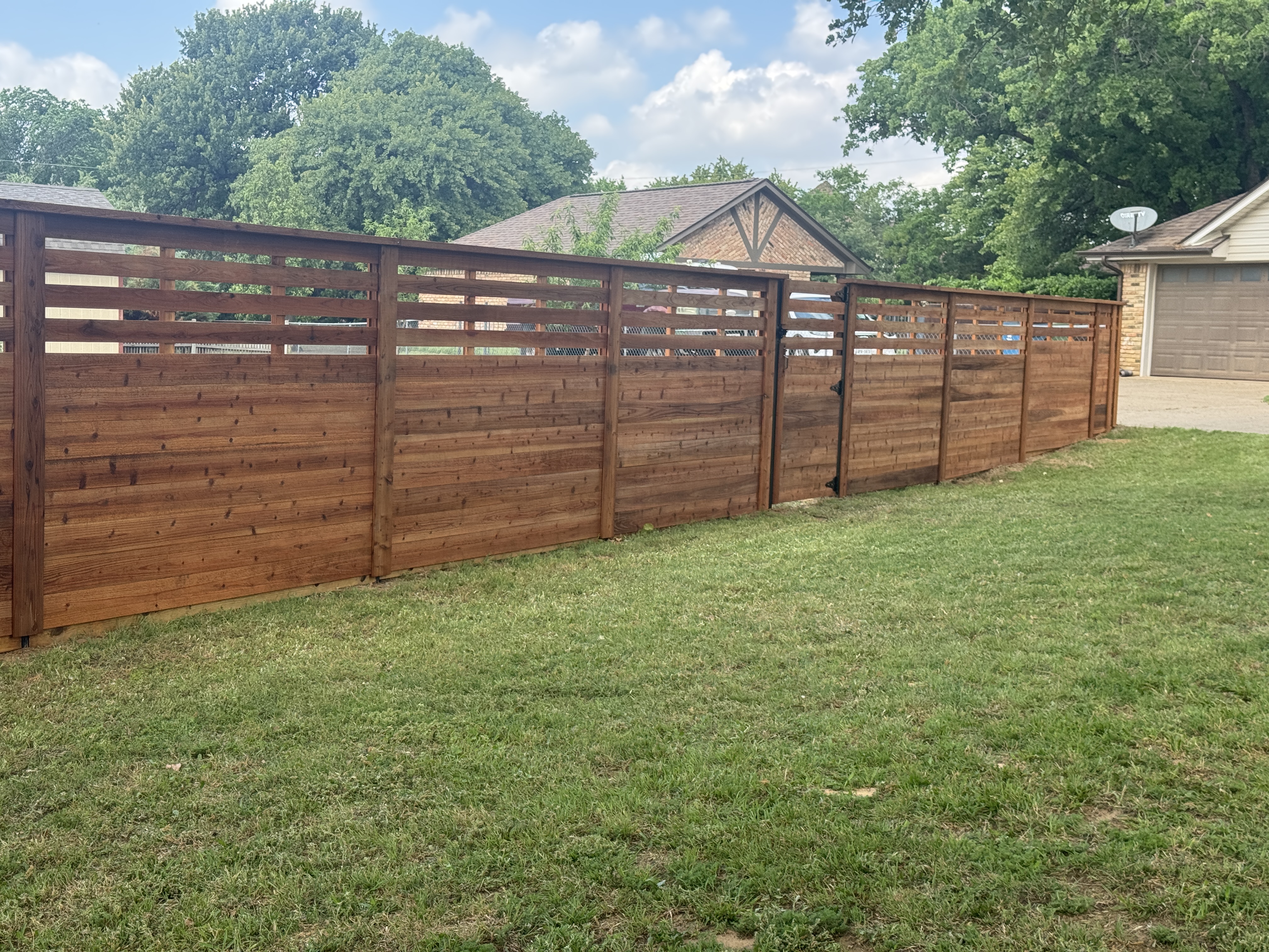 Double Oak - Custom 6' horizontal fence with top cap