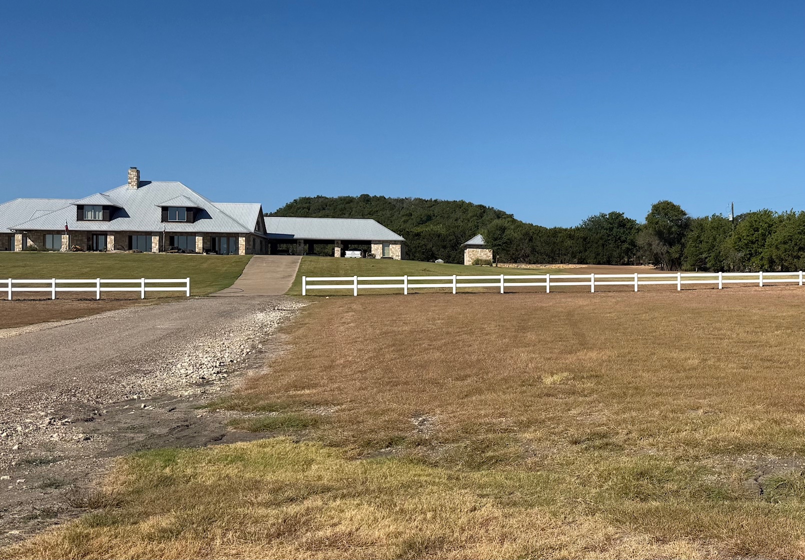 2-rail vinyl fencing