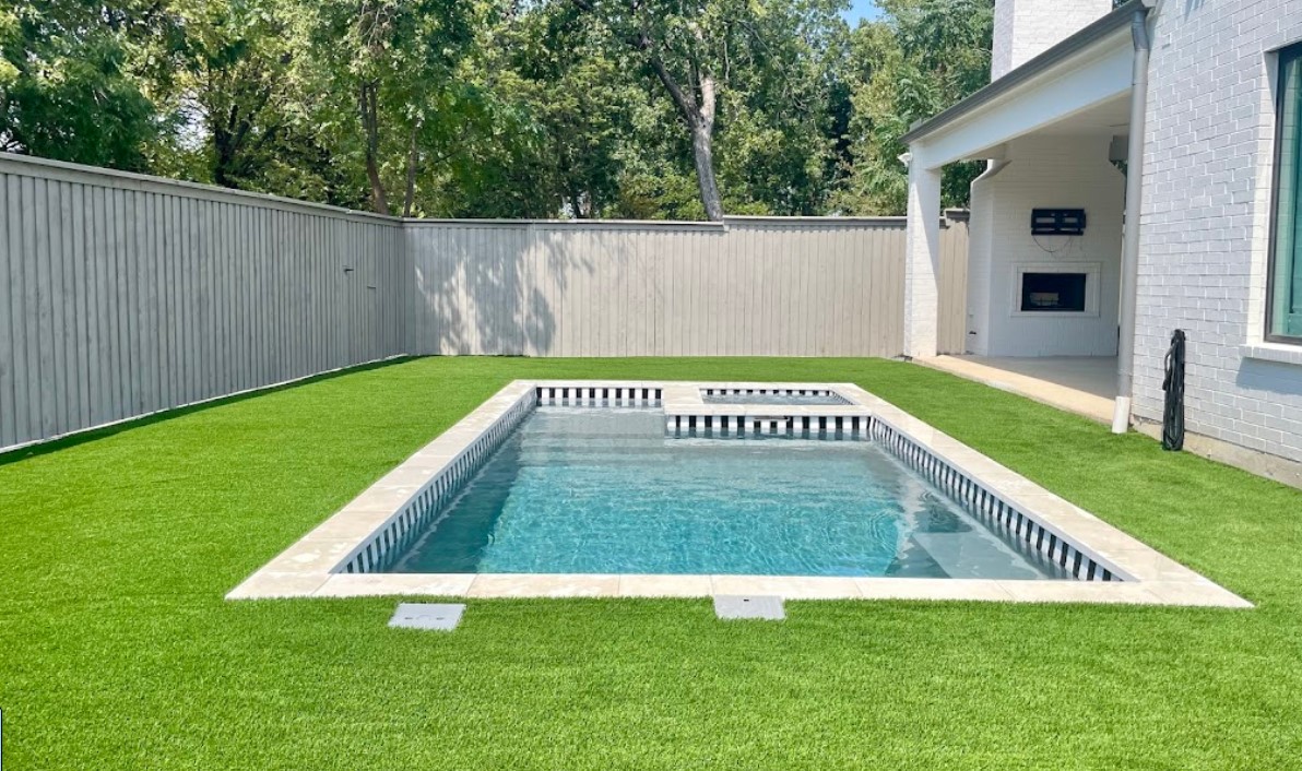 Dallas - Cedar 7' Board on Board Privacy Fence with Top Cap and Top Trim