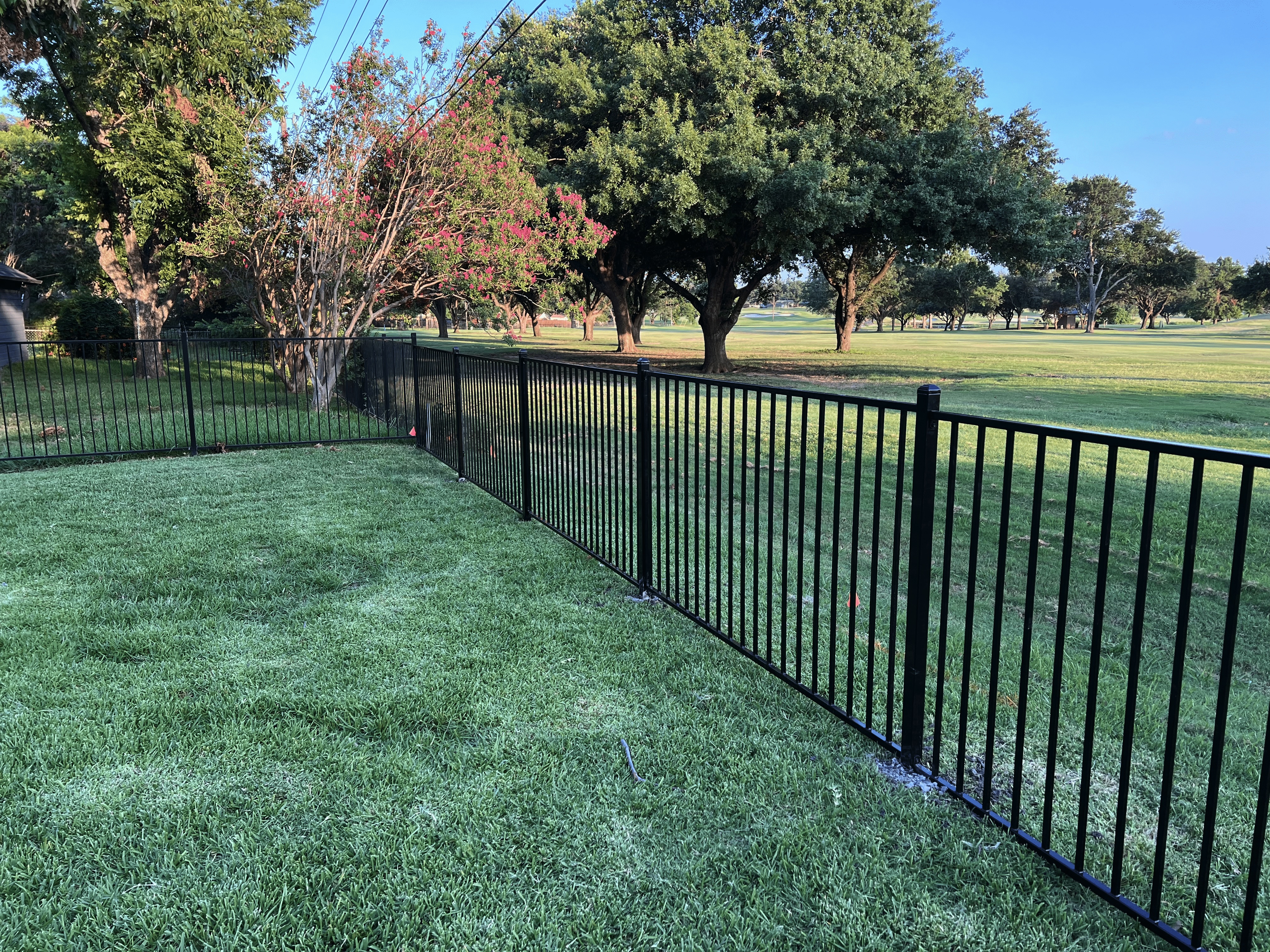 Farmers Branch - 4' Steel - Two Rail Flat Top / Flat Bottom