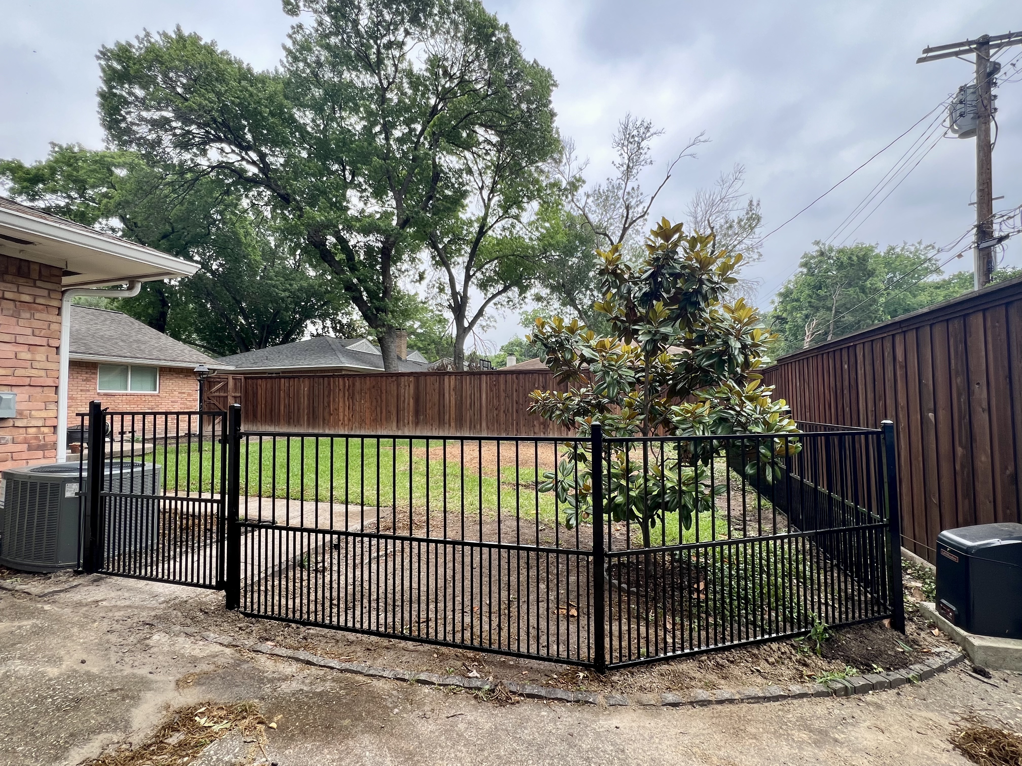 Dallas - Wood - 4' Ornamental Steel Fence - Puppy Pickets
