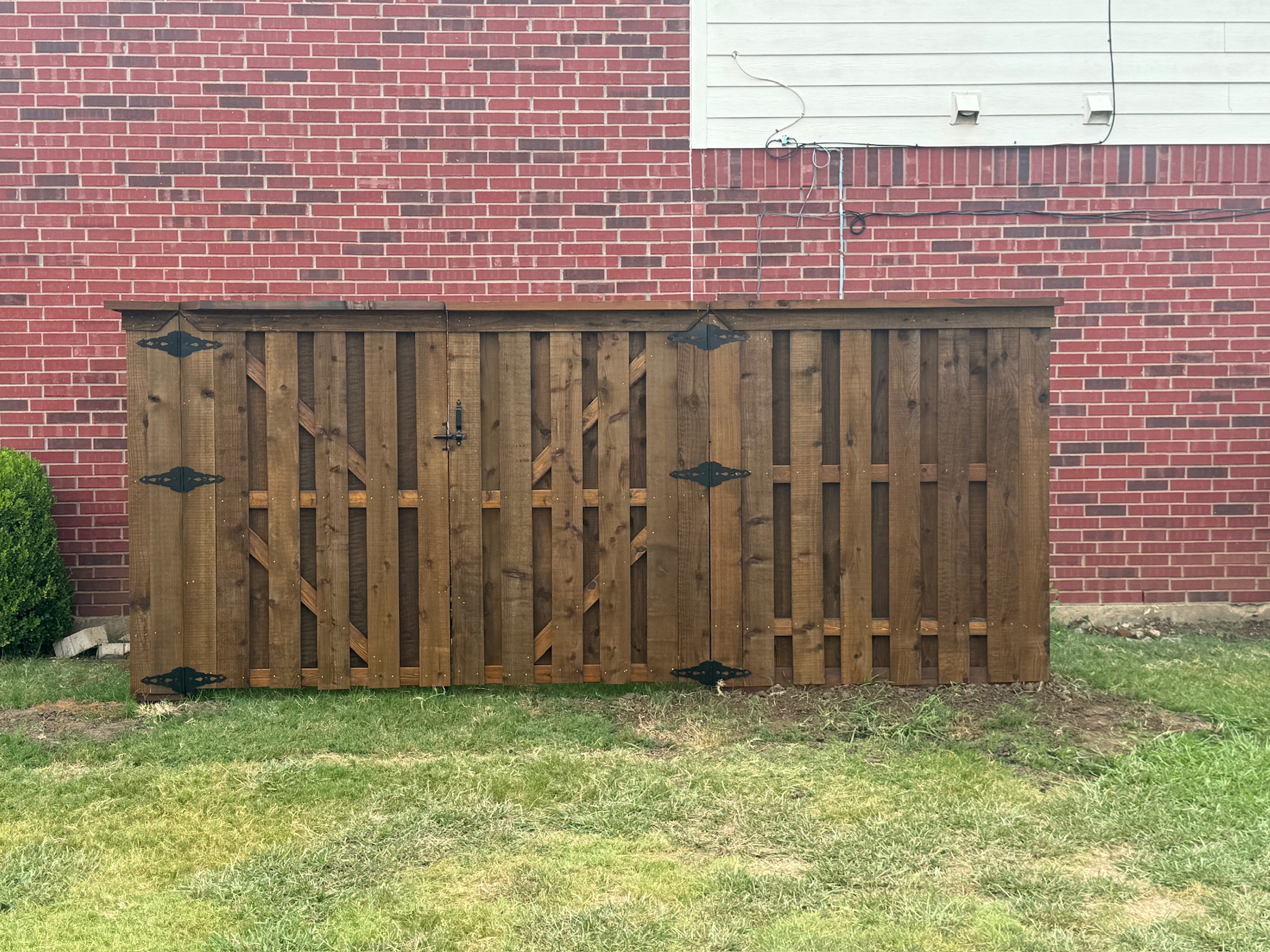 Flower Mound - 6' cedar shadowbox screen