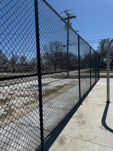 Newark - 8' black chain link for basketball court